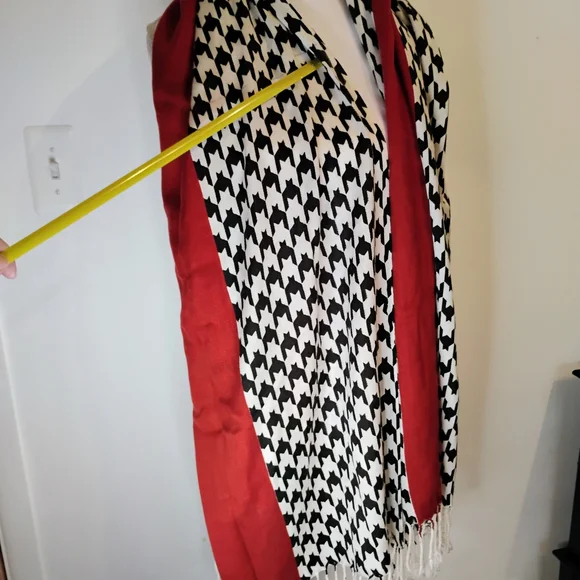 London Fog Red and Black Houndstooth Scarf and Gloves Set - Picture 17 of 17